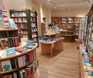 Blick in die schöne Buchhandlung in Zinnowitz